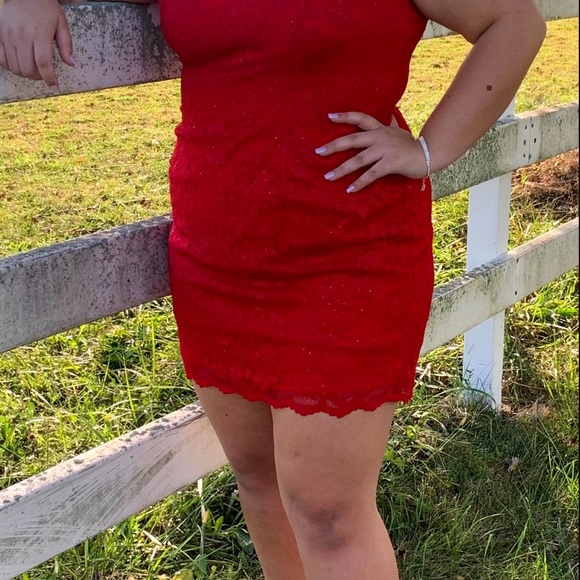 Gorgeous Alyce Paris red, laced overlay homecoming dress - Picture 3 of 3